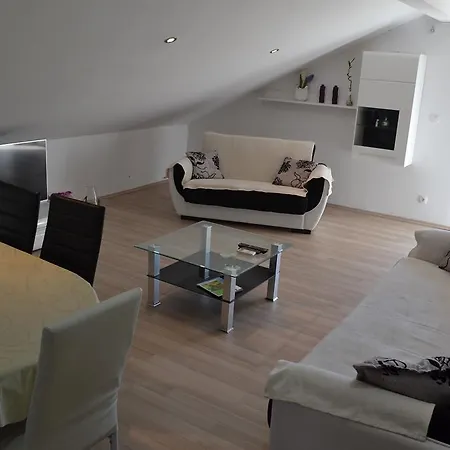 Branko Apartamento Vodice